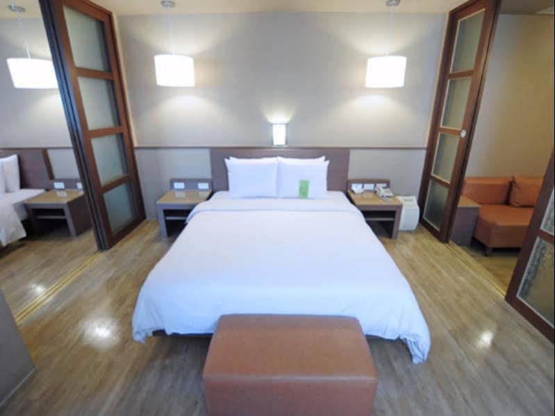 Kindness Hotel - Hanshen Kaohsiung Zewnętrze zdjęcie
