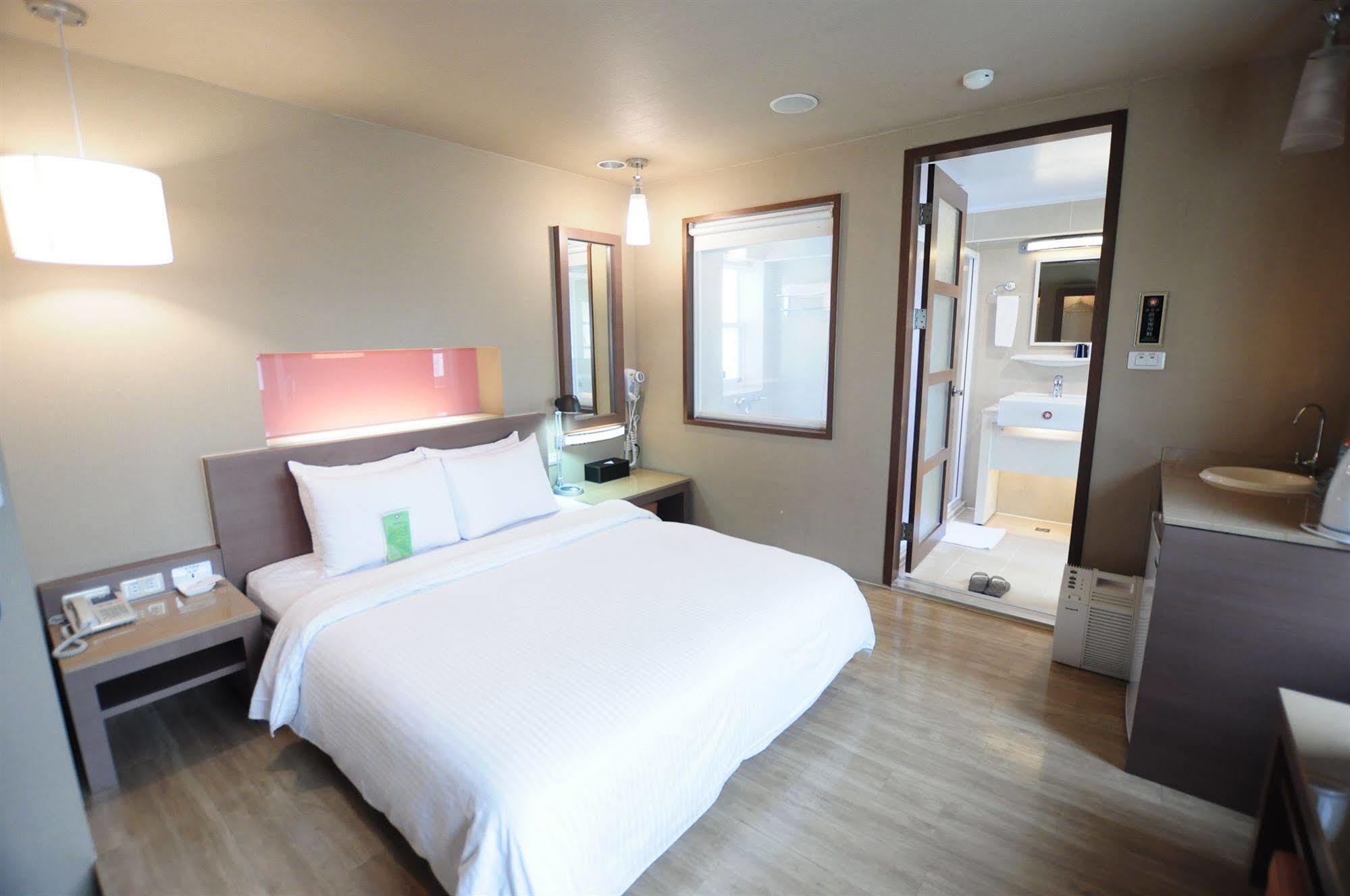 Kindness Hotel - Hanshen Kaohsiung Zewnętrze zdjęcie